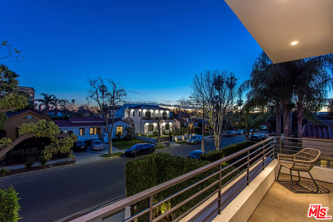 6533 Colgate Avenue Los Angeles, CA 90048 - Photo 7 of 19 a view of a street with sitting area