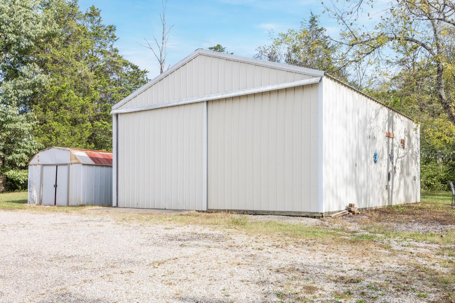18133 Rainbow Road Lawrenceburg, IN 47025 - Photo 4 of 39