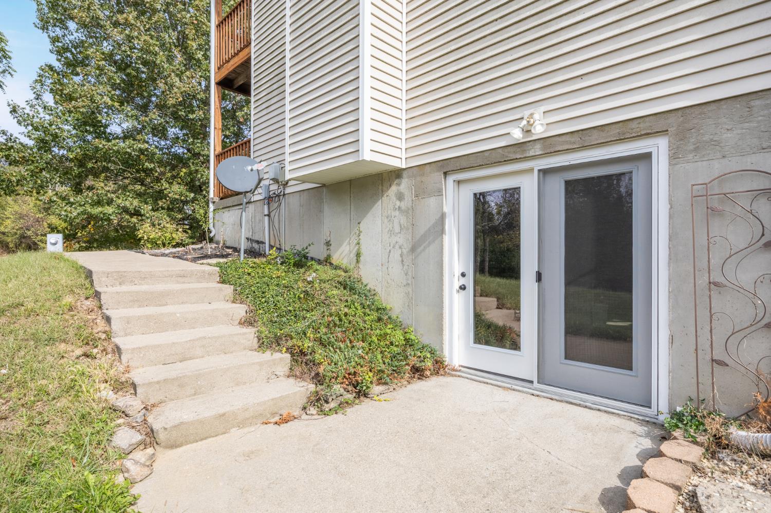 18133 Rainbow Road Lawrenceburg, IN 47025 - Photo 8 of 39