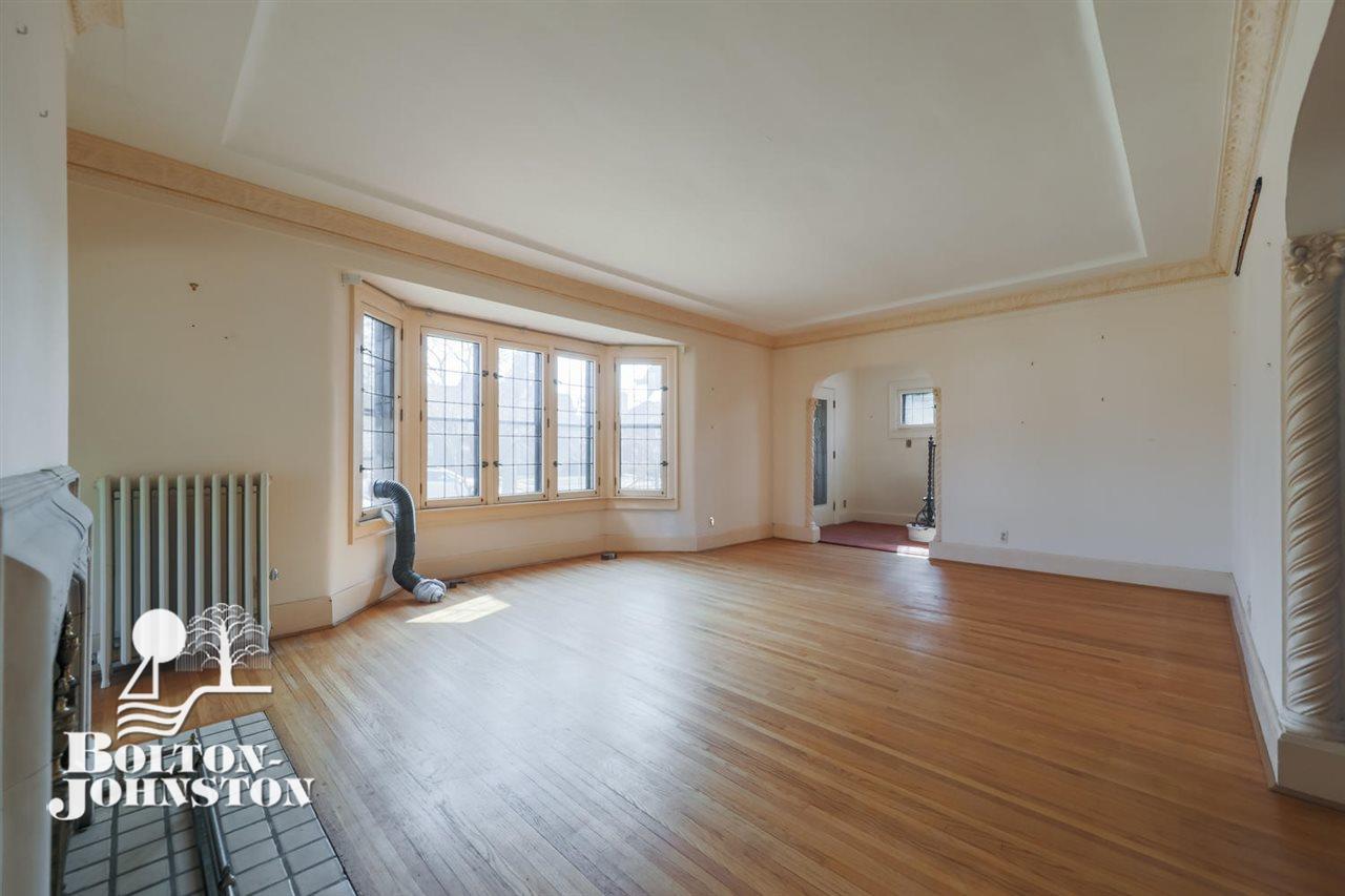 1175 Bishop Road Grosse Pointe, MI 48230 - Photo 2 of 53 31373555-1.JPG