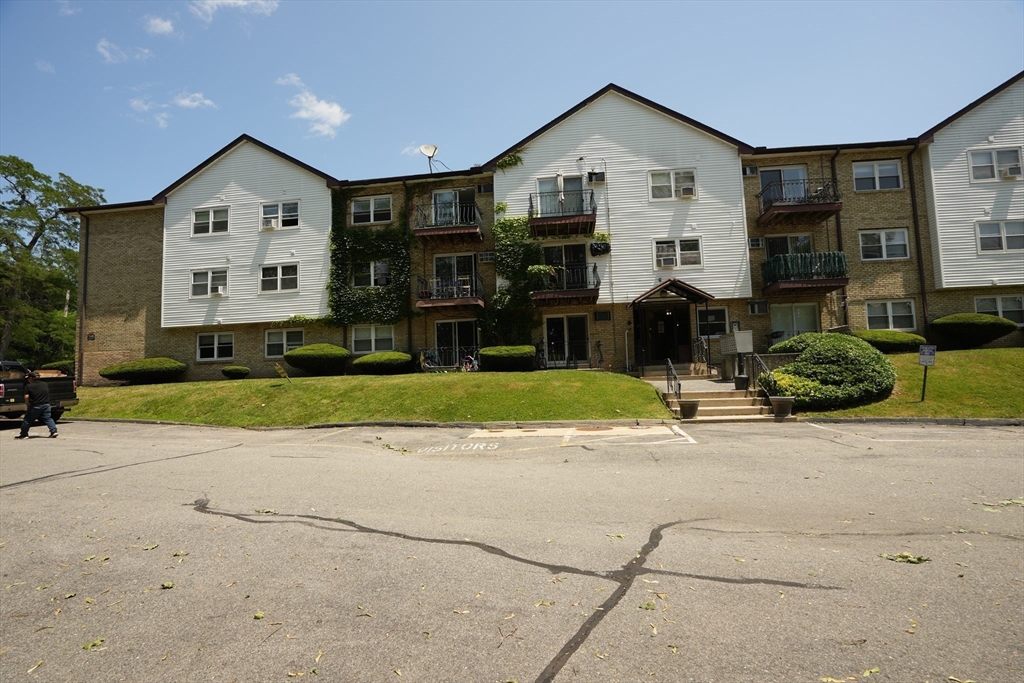 81 High Street, Unit 27 Amesbury, MA 01913 - Photo 2 of 23