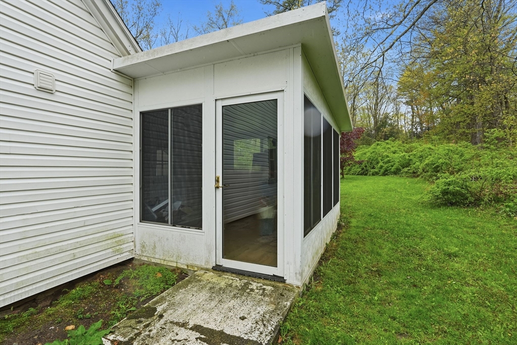 8 Shutesbury Road Amherst, MA 01002 - Photo 4 of 31