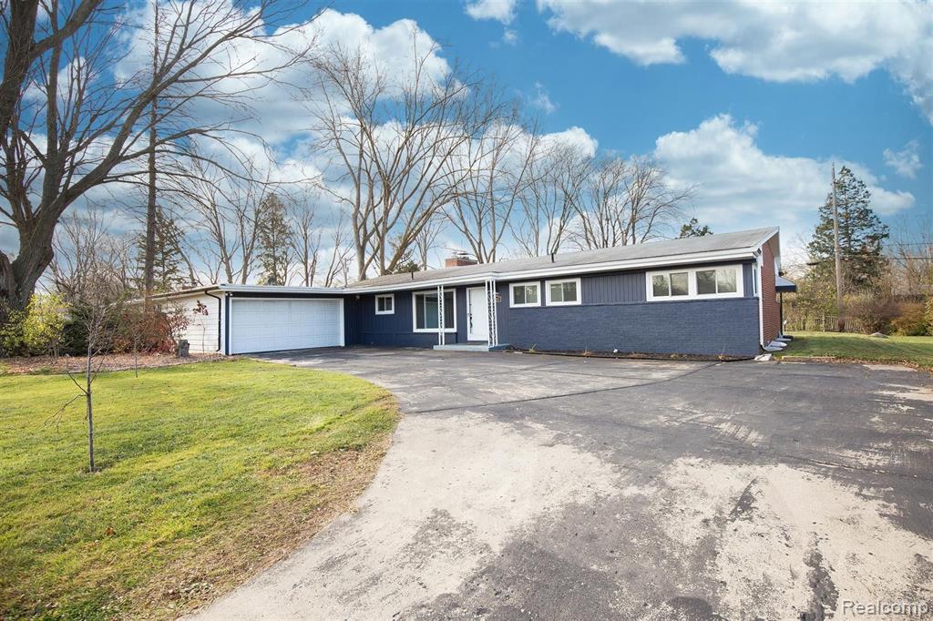 32315 Middlebelt Road Farmington Hills, MI 48334 - Photo 1 of 24