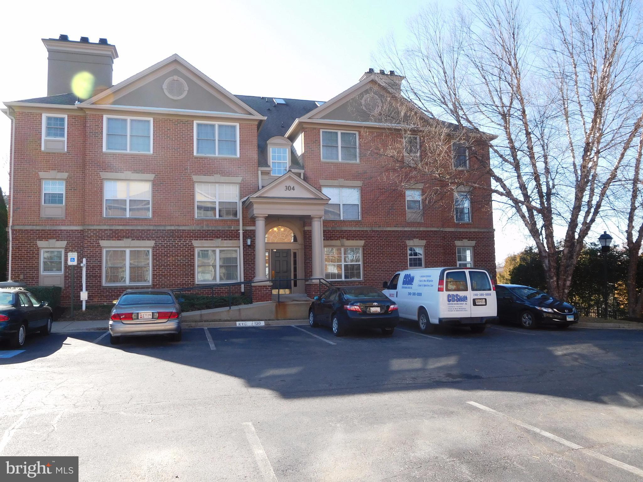 304 Ridgepoint Place, Unit 14 Gaithersburg, MD 20878 - Photo 1 of 25 Main Entrance with Security Door