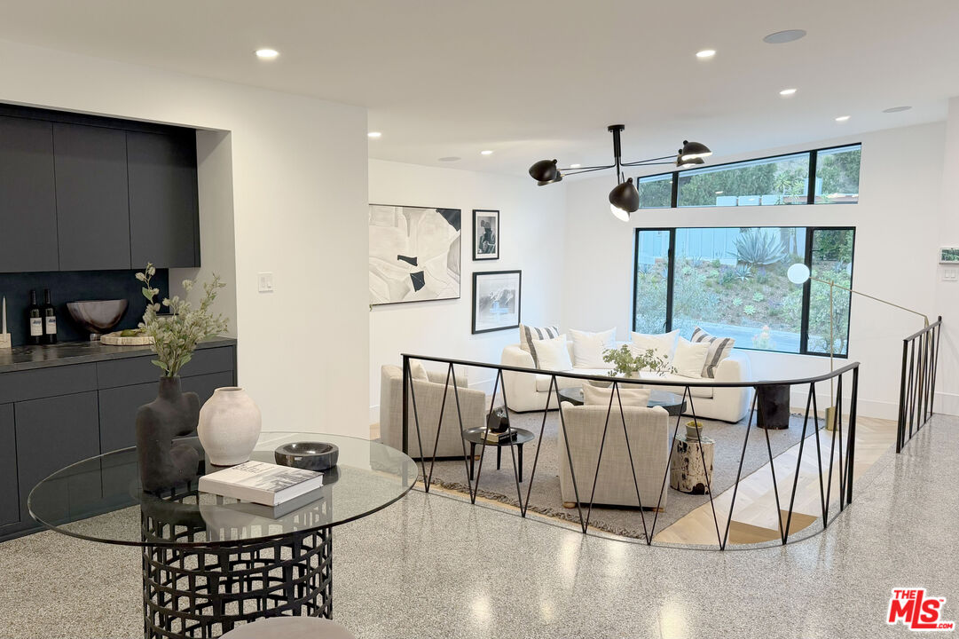1541 Rising Glen Road Los Angeles, CA 90069 - Photo 4 of 19