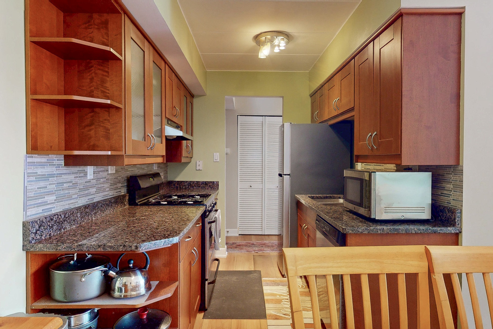 6443 Clarendon Hills Road, Unit 411K Willowbrook, IL 60527 - Photo 7 of 28