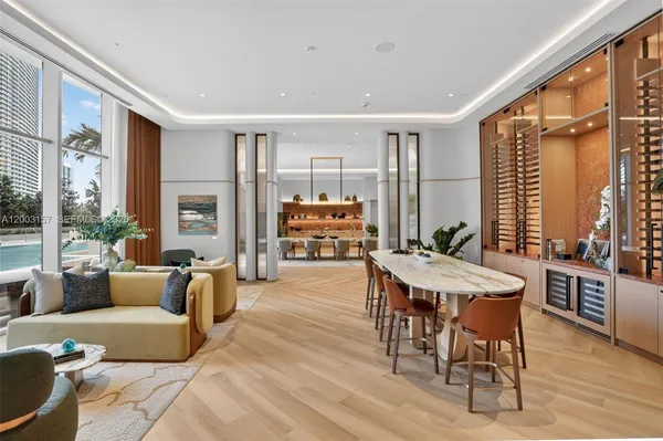 $5,500 | 77 Southeast 5th Street, Unit 2705, Miami, FL 33131