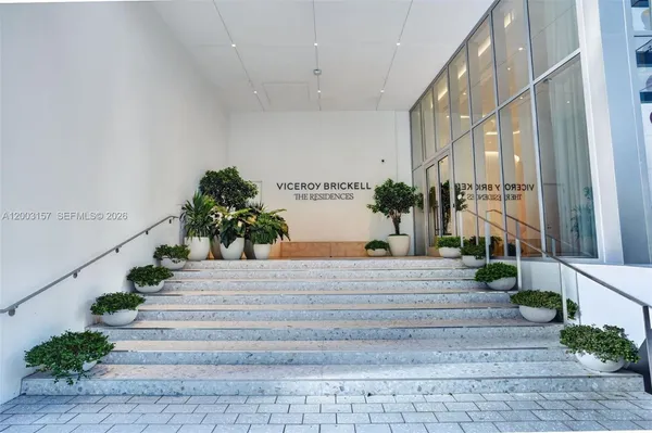 $5,500 | 77 Southeast 5th Street, Unit 2705, Miami, FL 33131