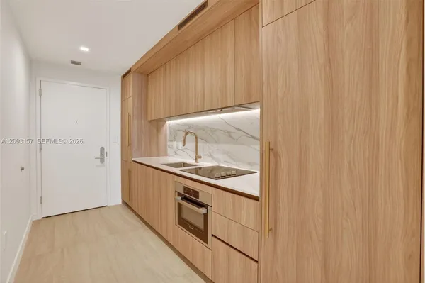 $5,500 | 77 Southeast 5th Street, Unit 2705, Miami, FL 33131