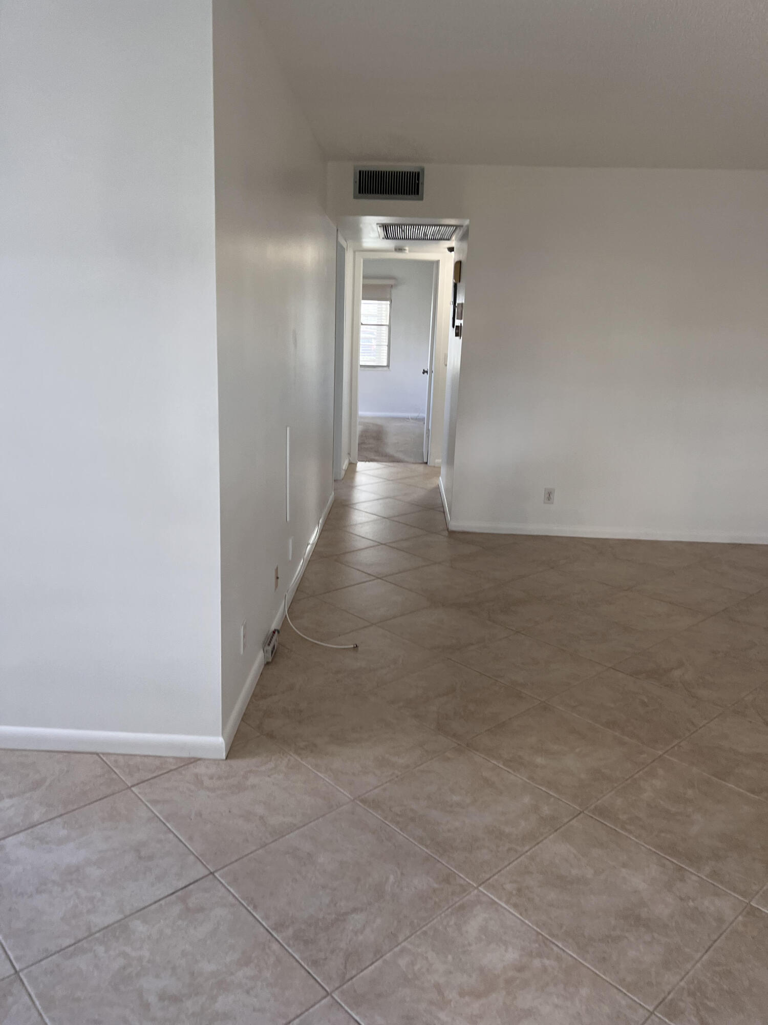 304 Mansfield H Boca Raton, FL 33434 - Photo 4 of 6 304 LR