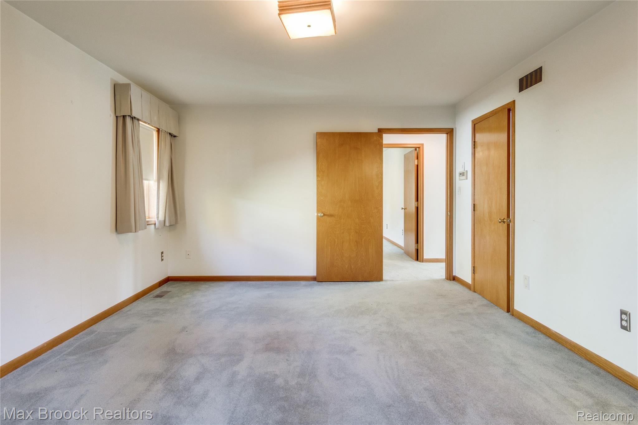 919 Spring Street Howell, MI 48843 - Photo 29 of 43 Interiors (27 of 35).jpg