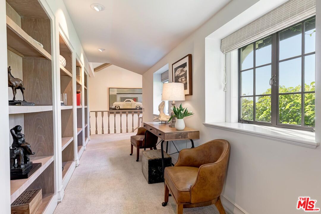 1075 Wallace Ridge Beverly Hills, CA 90210 - Photo 16 of 46