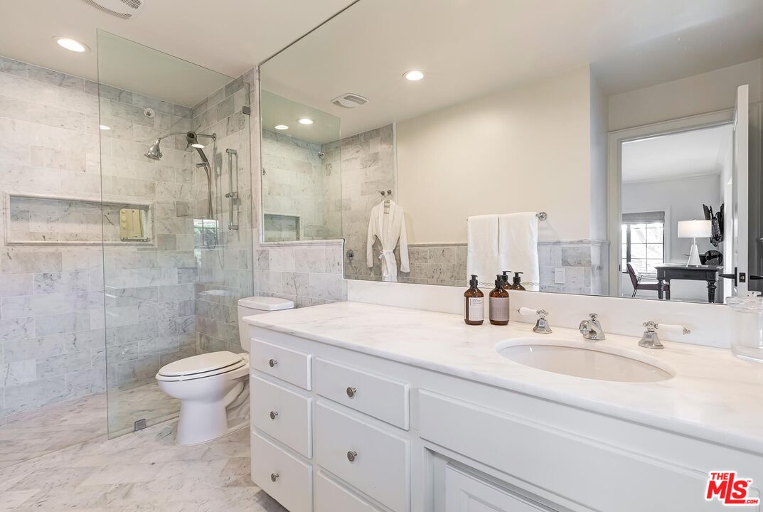 1075 Wallace Ridge Beverly Hills, CA 90210 - Photo 26 of 46