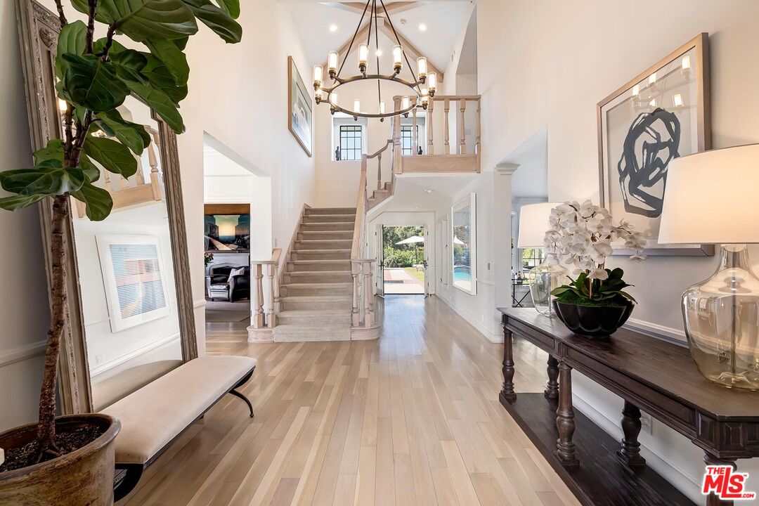 1075 Wallace Ridge Beverly Hills, CA 90210 - Photo 3 of 46