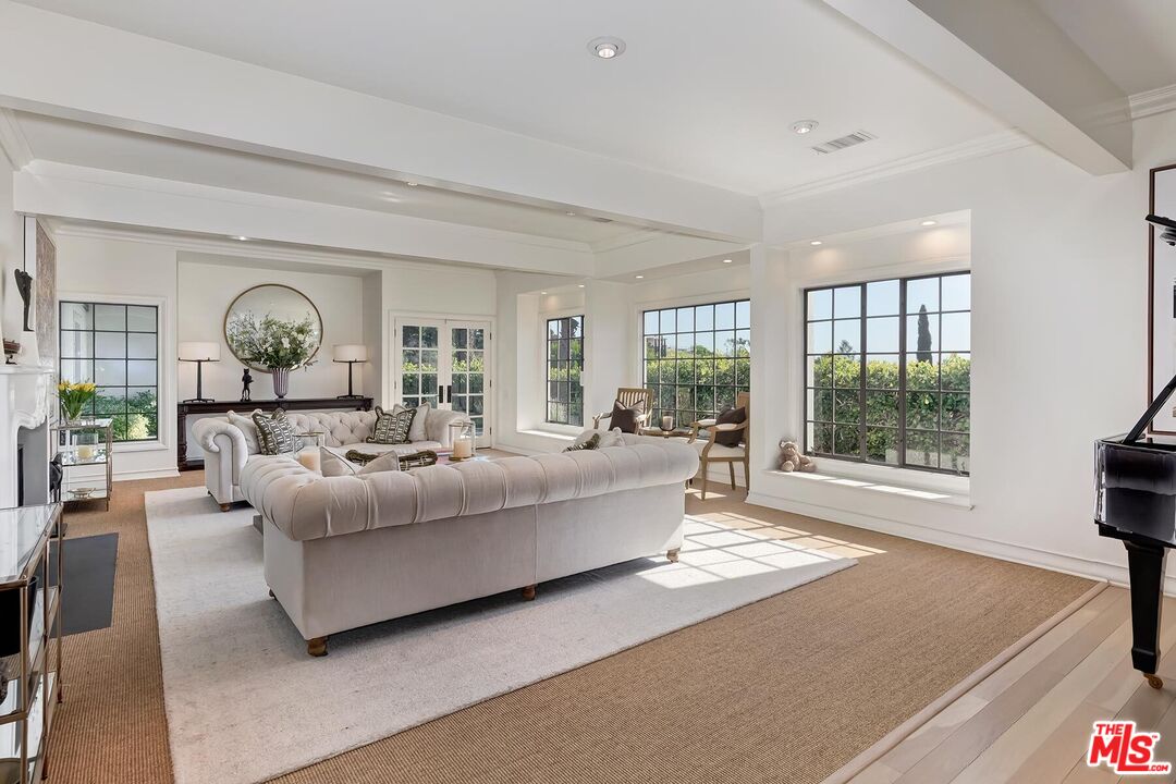 1075 Wallace Ridge Beverly Hills, CA 90210 - Photo 4 of 46