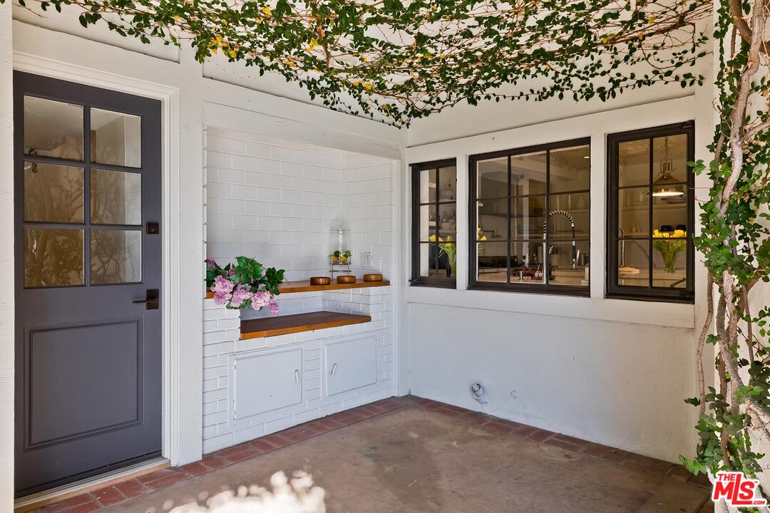 1075 Wallace Ridge Beverly Hills, CA 90210 - Photo 42 of 46