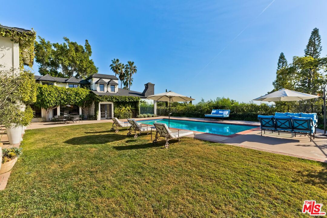 1075 Wallace Ridge Beverly Hills, CA 90210 - Photo 43 of 46