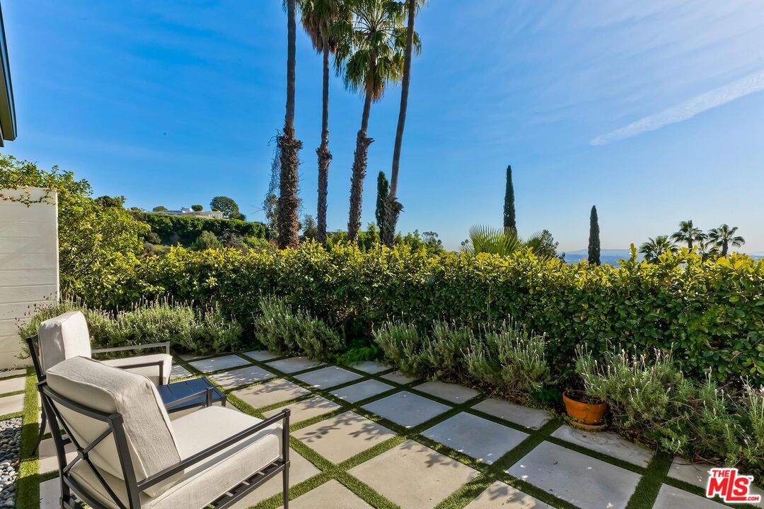 1075 Wallace Ridge Beverly Hills, CA 90210 - Photo 45 of 46