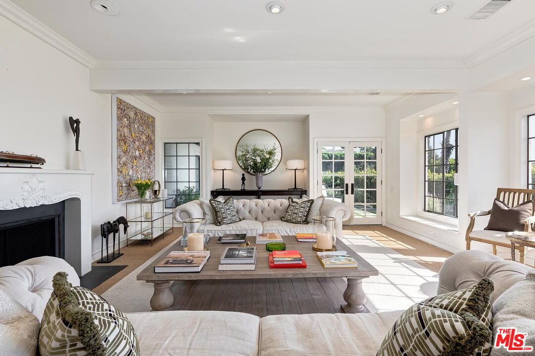 1075 Wallace Ridge Beverly Hills, CA 90210 - Photo 5 of 46