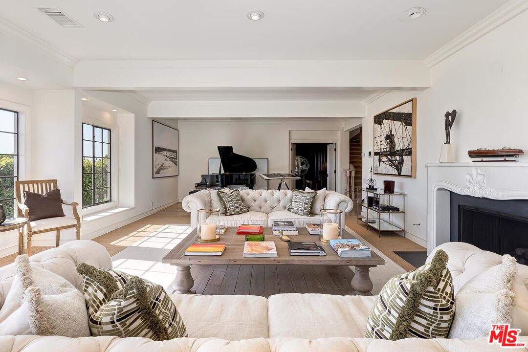 1075 Wallace Ridge Beverly Hills, CA 90210 - Photo 6 of 46