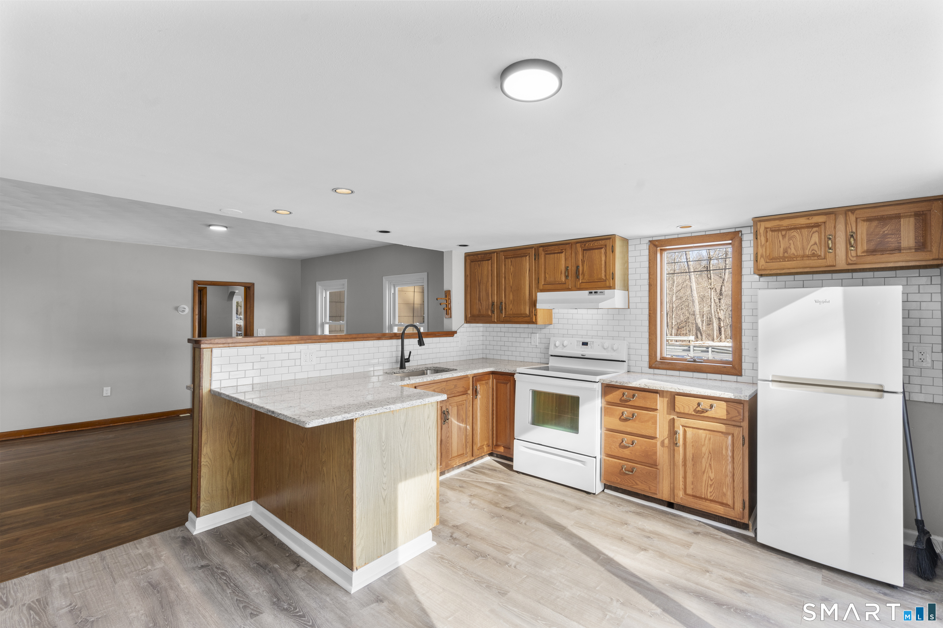 373 Collinsville Road Farmington, CT 06085 - Photo 5 of 29