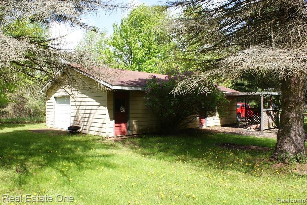 465 North Elm Grove Road Lapeer, MI 48446 - Photo 8 of 37