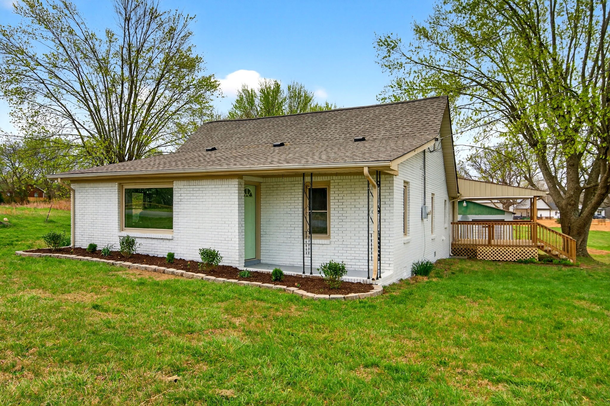 946 Clearview Road Cottontown, TN 37048 - Photo 2 of 33