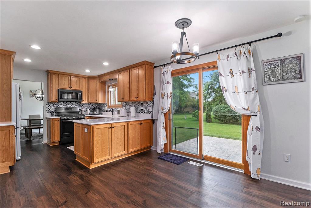 857 Hampton Circle Rochester Hills, MI 48307 - Photo 13 of 41
