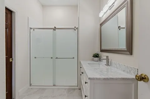 $1,068,000 | 6 Harbor Cove Drive, The Woodlands, TX 77381