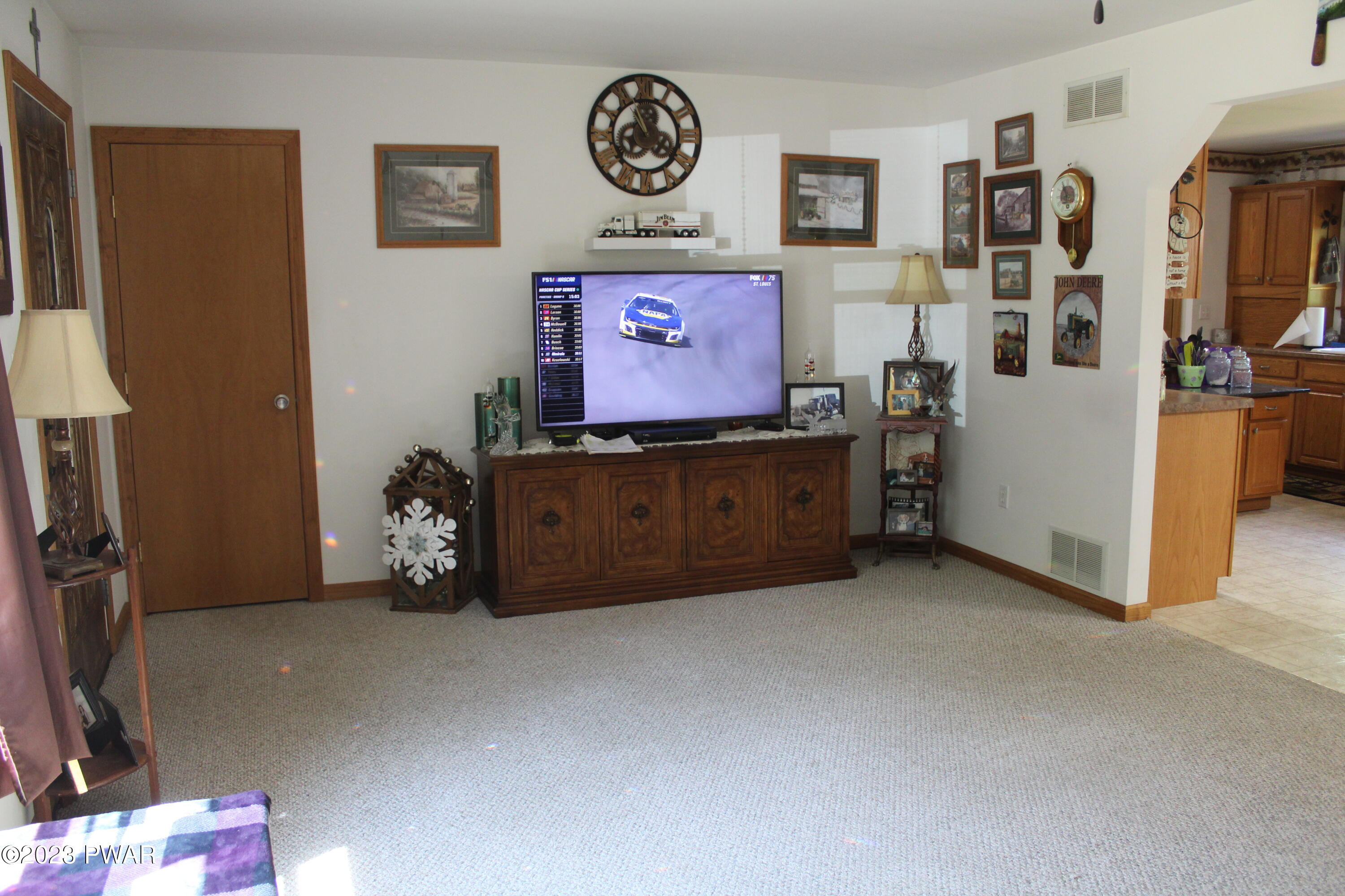 31 Coyote Ridge Hawley, PA 18428 - Photo 6 of 25 Living Room 2