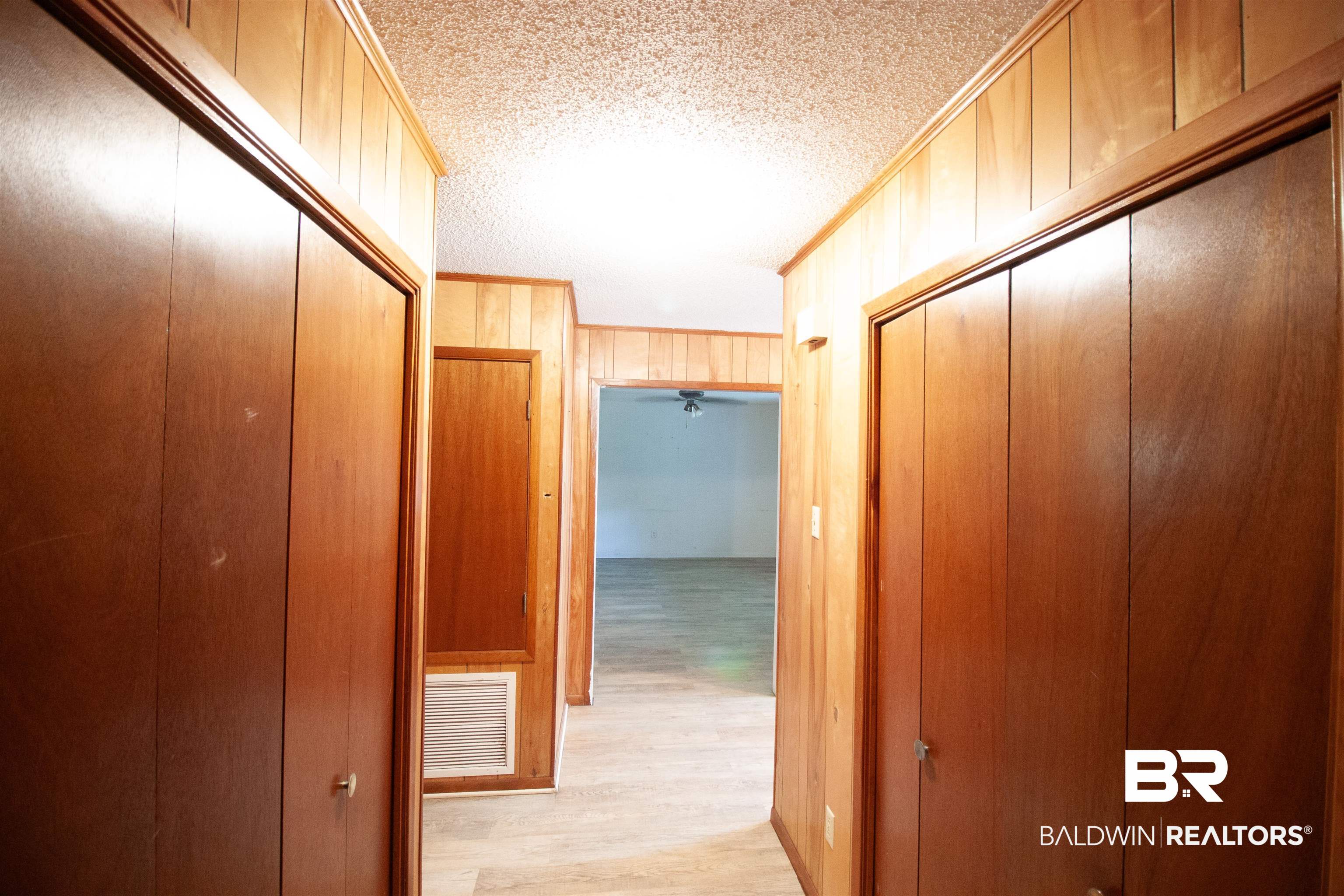 9565 Hildreth Drive Elberta, AL 36530 - Photo 5 of 15 Hallway