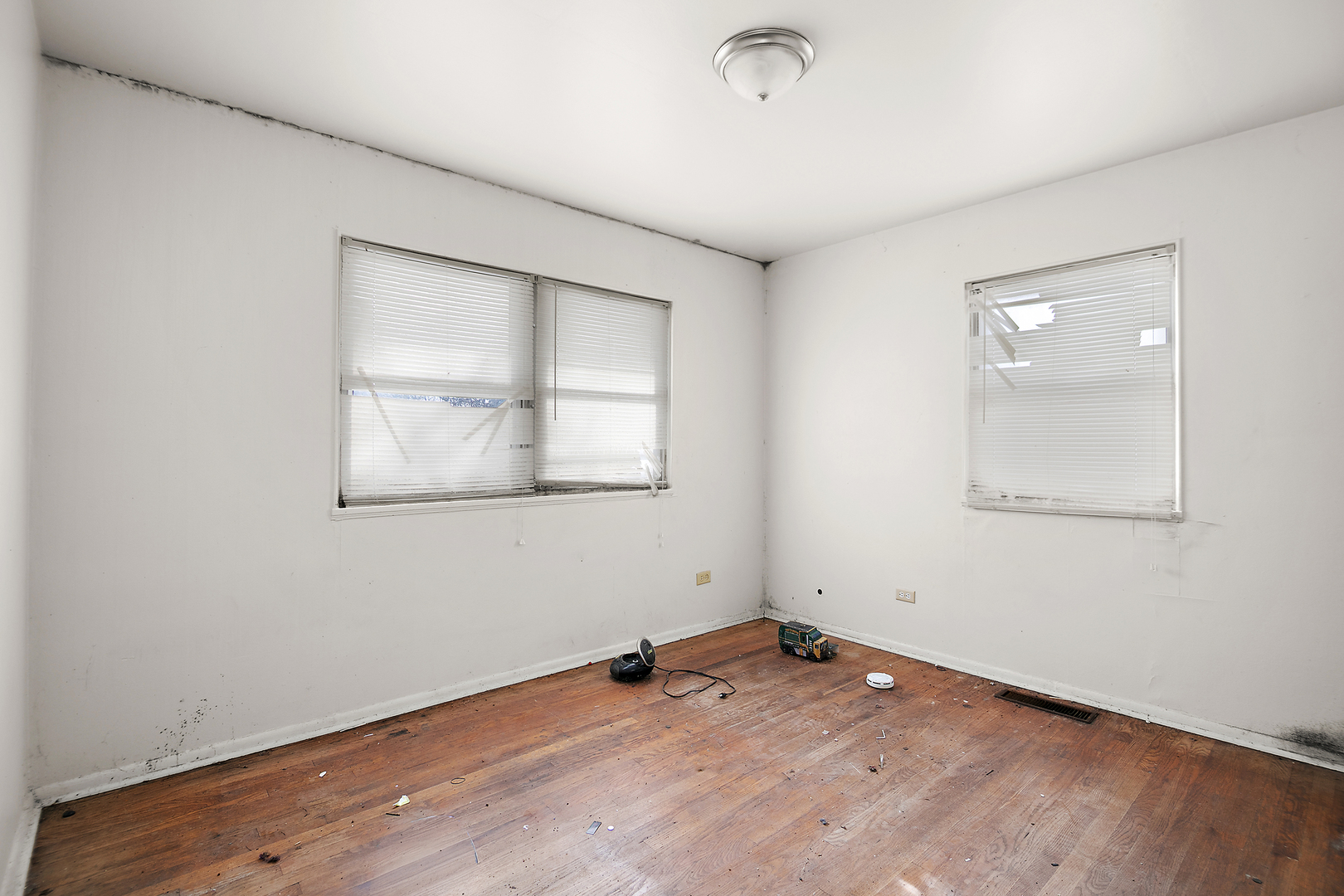 1869 Summit Avenue Kankakee, IL 60901 - Photo 4 of 13 an empty room with wooden floor and windows