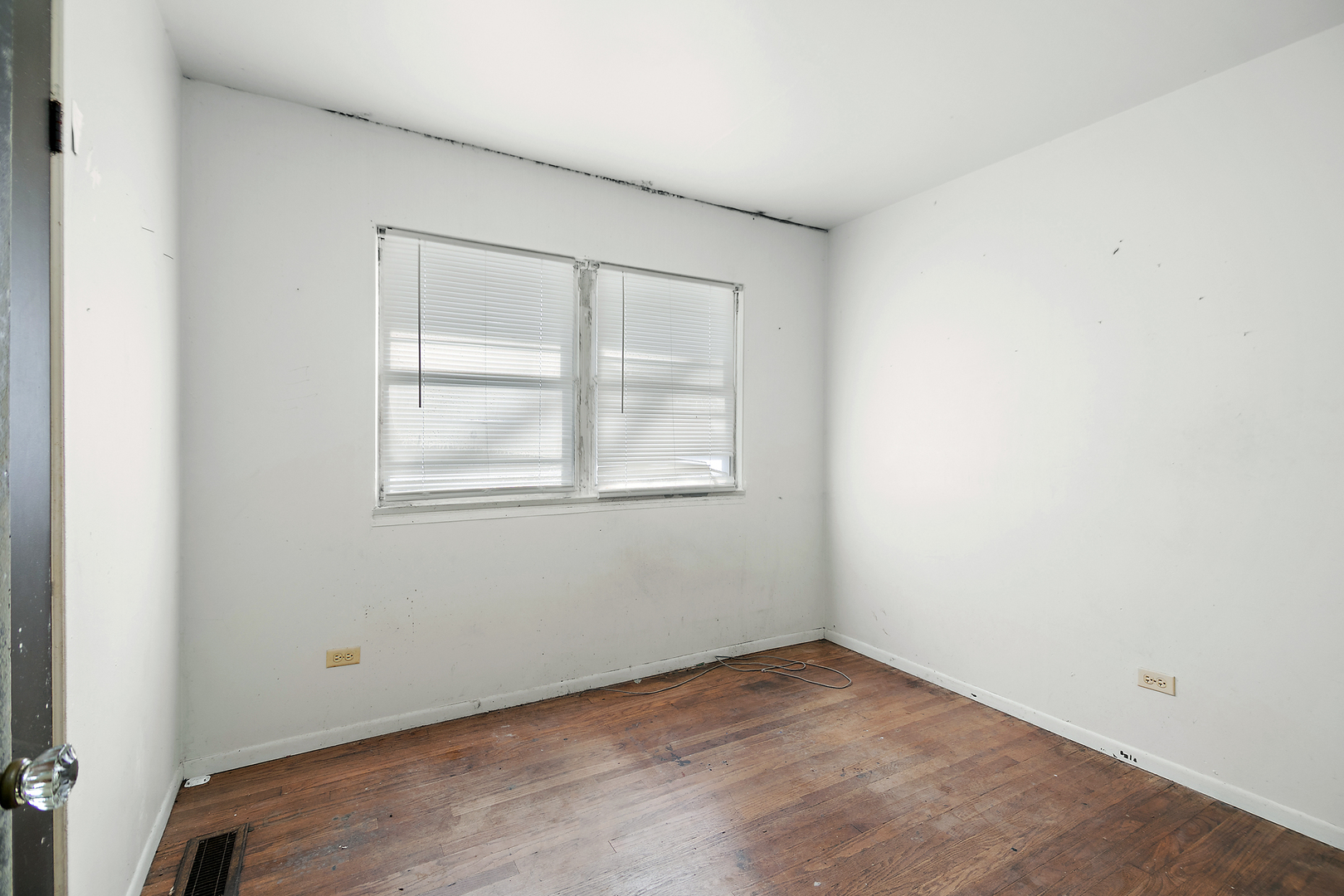 1869 Summit Avenue Kankakee, IL 60901 - Photo 8 of 13 a view of an empty room with a window