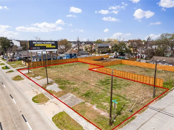 $674,900 | 1025 North Loop, Houston, TX 77022