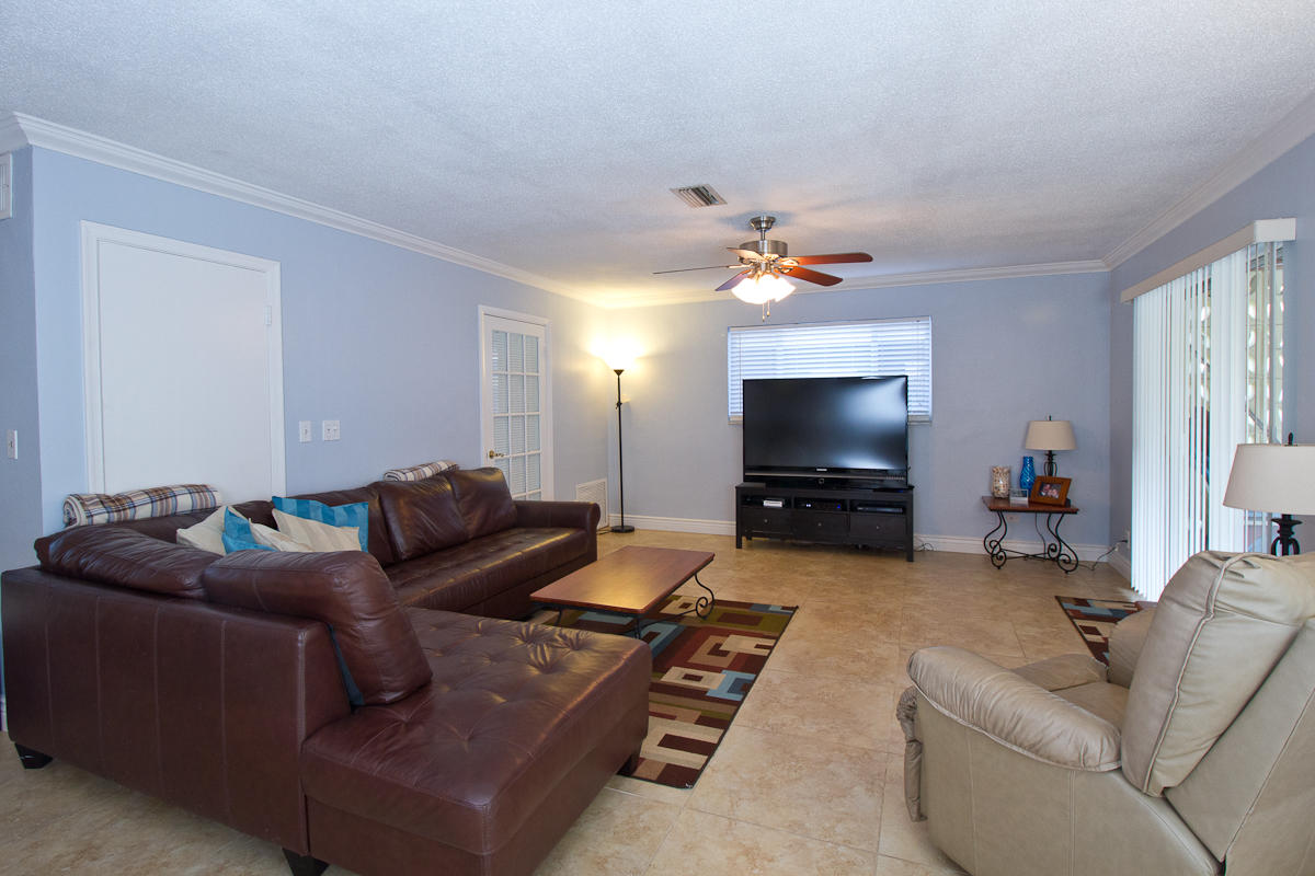 1026 West Camino Real Boca Raton, FL 33486 - Photo 5 of 32 05 Living Room