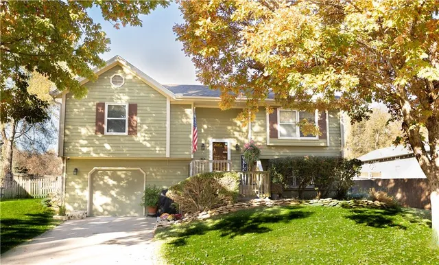 $295,000 | 8718 Golden Lane, De Soto, KS 66018