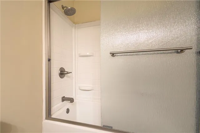 $295,000 | 8718 Golden Lane, De Soto, KS 66018