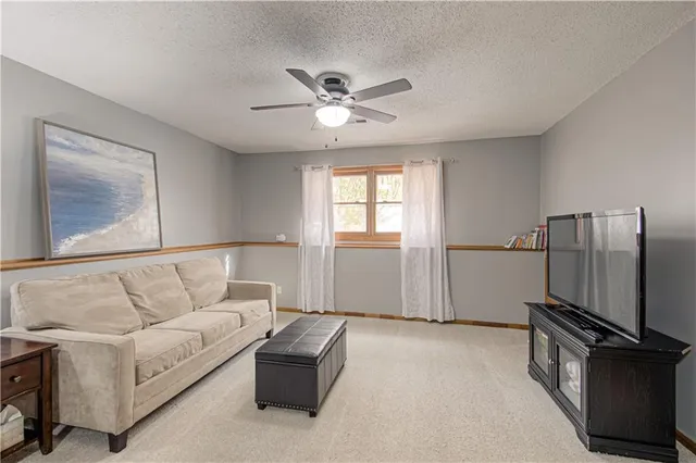 $295,000 | 8718 Golden Lane, De Soto, KS 66018