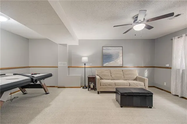 $295,000 | 8718 Golden Lane, De Soto, KS 66018