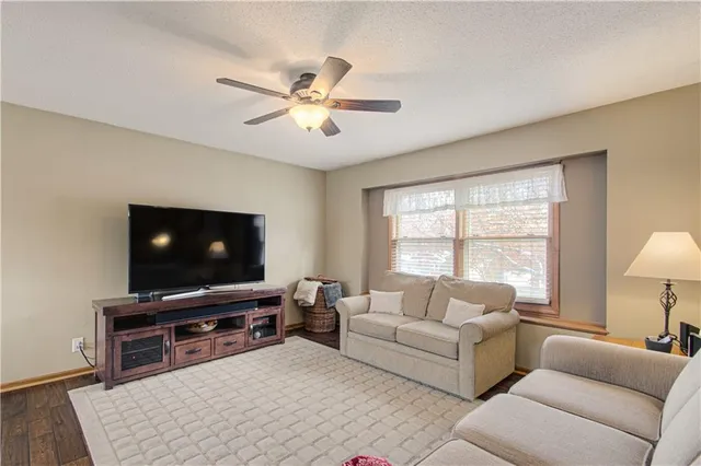 $295,000 | 8718 Golden Lane, De Soto, KS 66018