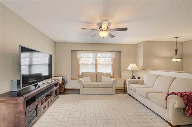 $295,000 | 8718 Golden Lane, De Soto, KS 66018