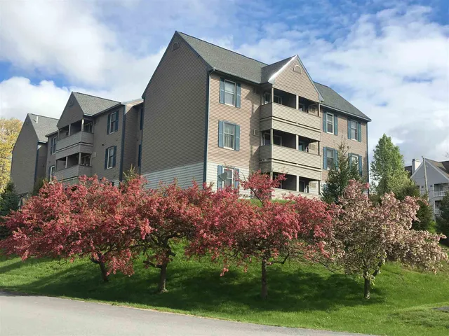 $1,899 | 99 Eastern Avenue, Unit 301, Manchester, NH 03104