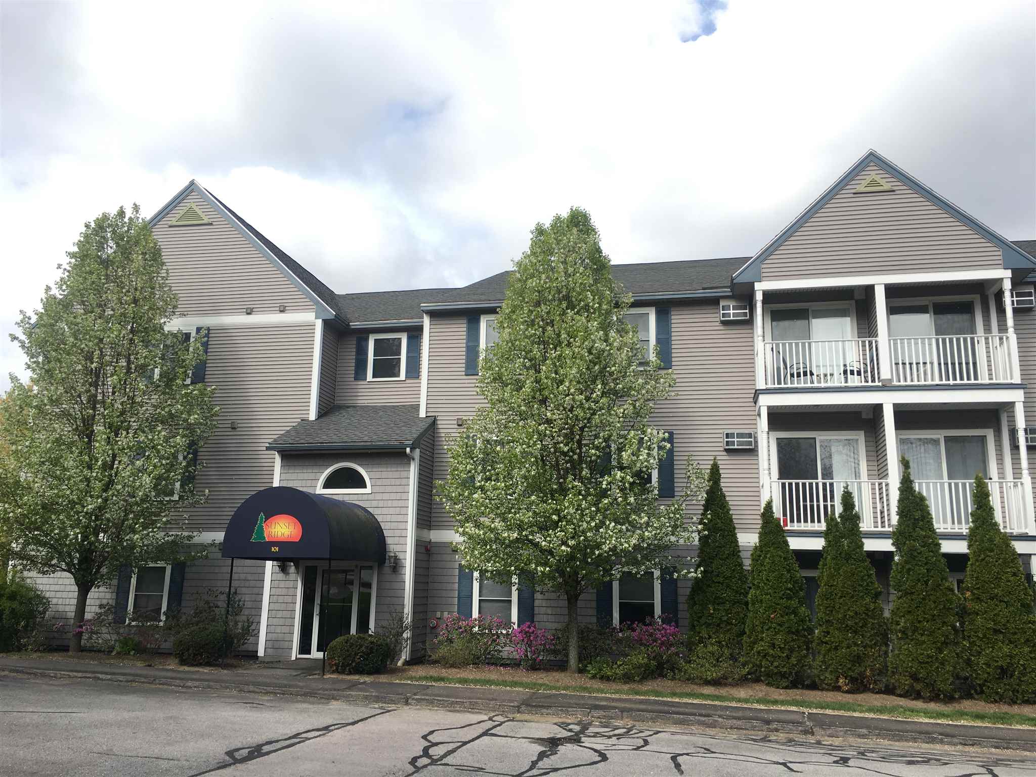 99 Eastern Avenue, Unit 301 Manchester, NH 03104 - Photo 5 of 40