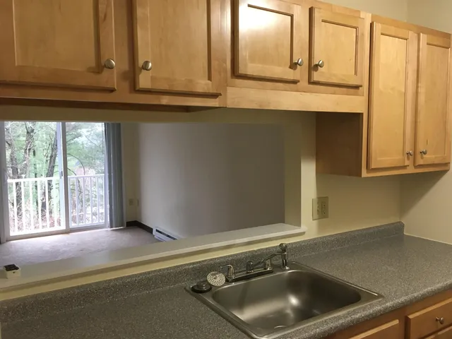 $1,899 | 99 Eastern Avenue, Unit 301, Manchester, NH 03104