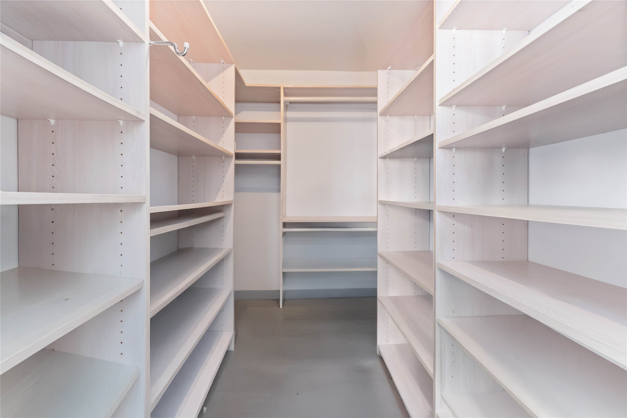 3525 Sage Road, Unit 1213 Houston, TX 77056 - Photo 12 of 16 2nd Closet