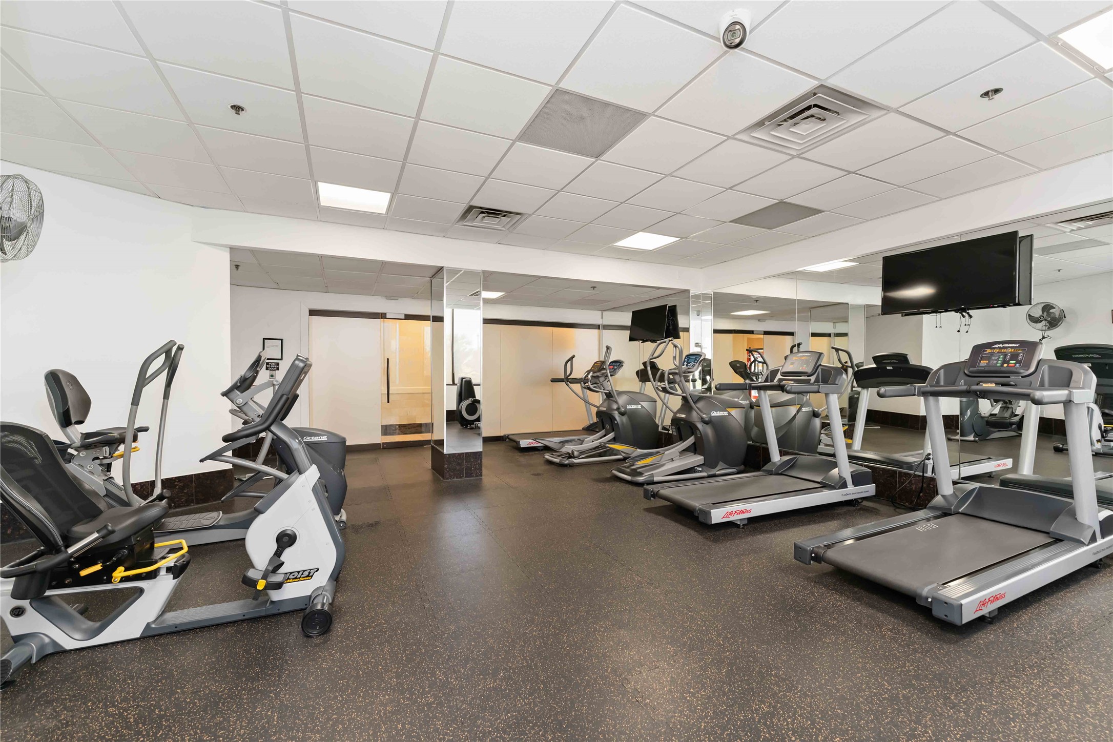3525 Sage Road, Unit 1213 Houston, TX 77056 - Photo 16 of 16 Gym