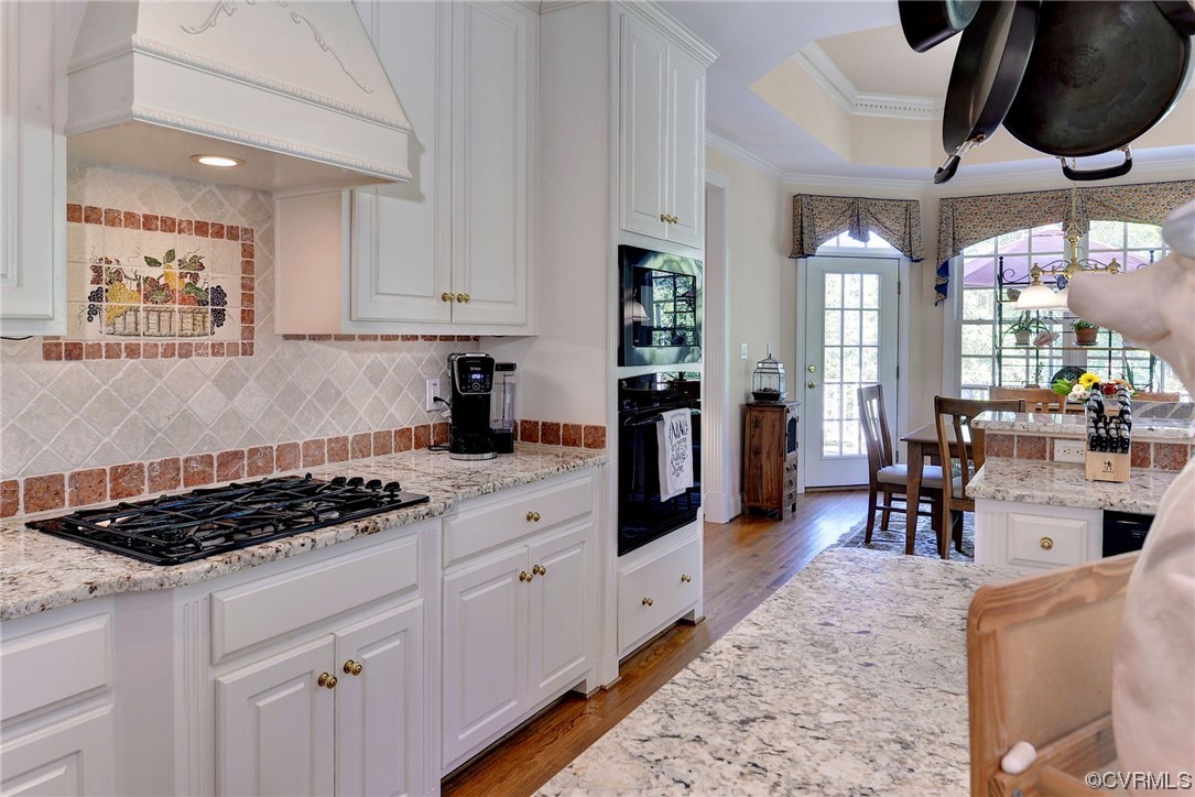 207 Shady Bluff Point Williamsburg, VA 23188 - Photo 14 of 49 a kitchen with cabinets and window