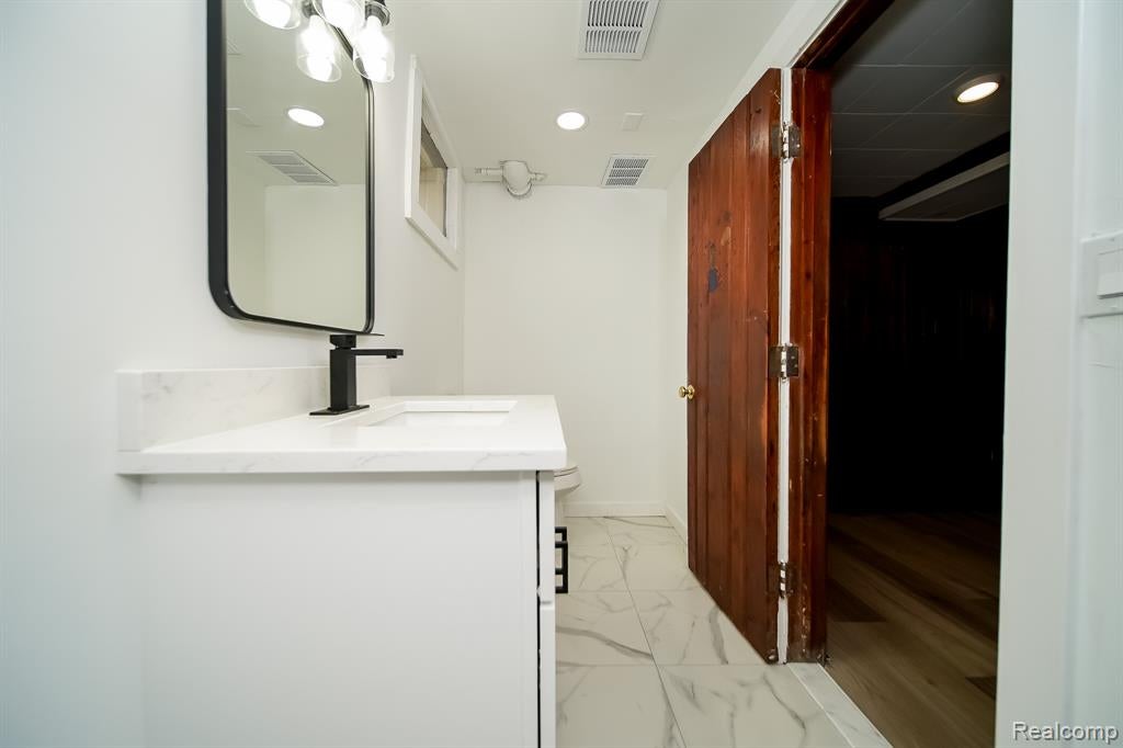 260 Cherokee Road Pontiac, MI 48341 - Photo 91 of 98 Gallery Image 91