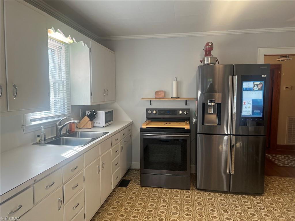 376 Mt View Drive Mount Airy, NC 27030 - Photo 5 of 27