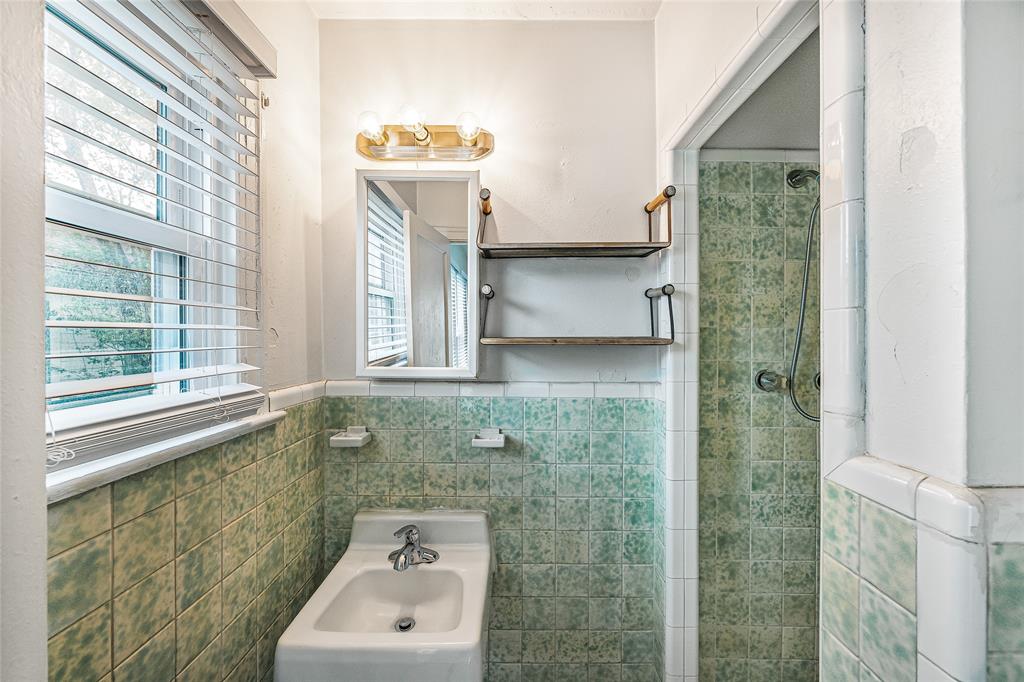 2802 Dancy Street Austin, TX 78722 - Photo 9 of 14